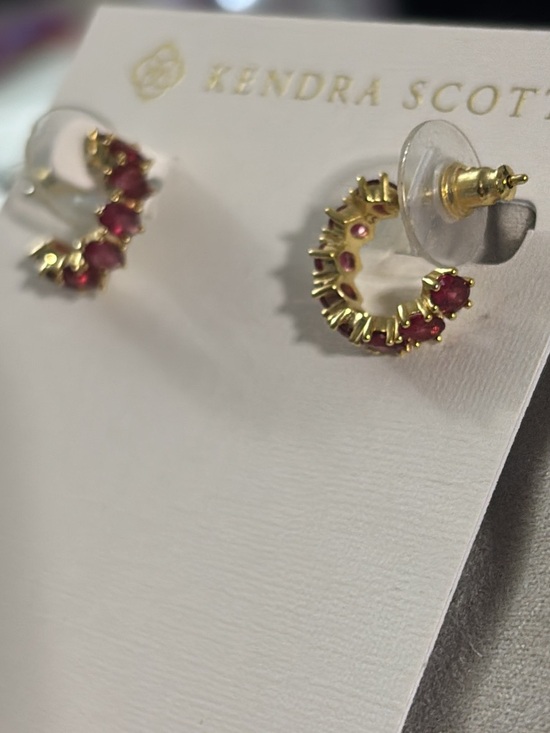 Kendra Scott Jewelry - Kendra Scott Gold Hoop Earrings with Raspberry Stones